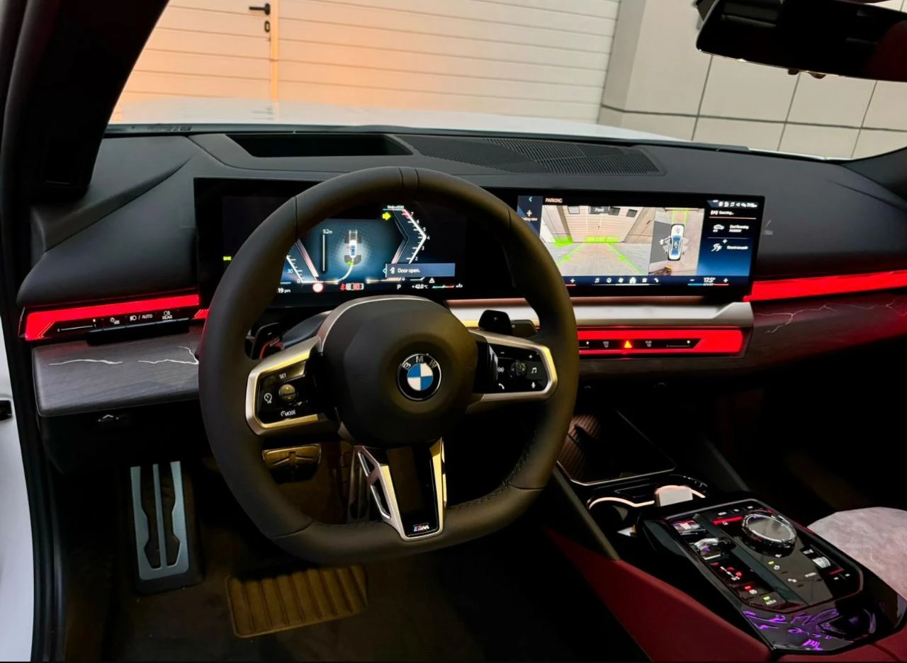 BMW 520I KIT M 2024 - Sedan Car thumbnail NaN